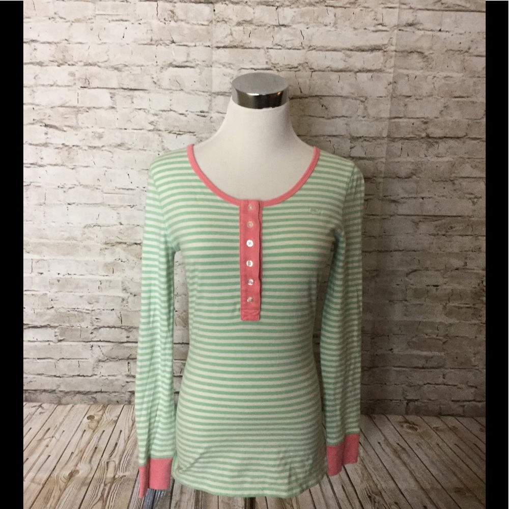Vineyard Vines green & white stripped top